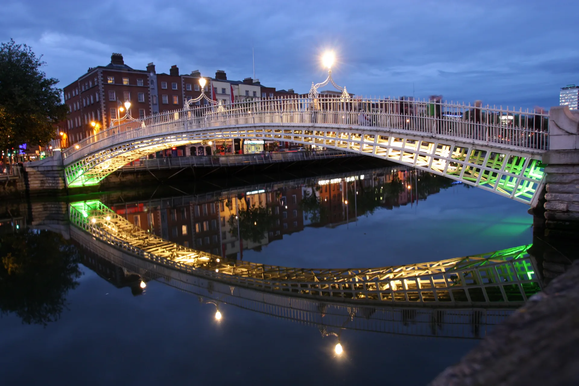 Dublin’s Ha’penny Bridge at night